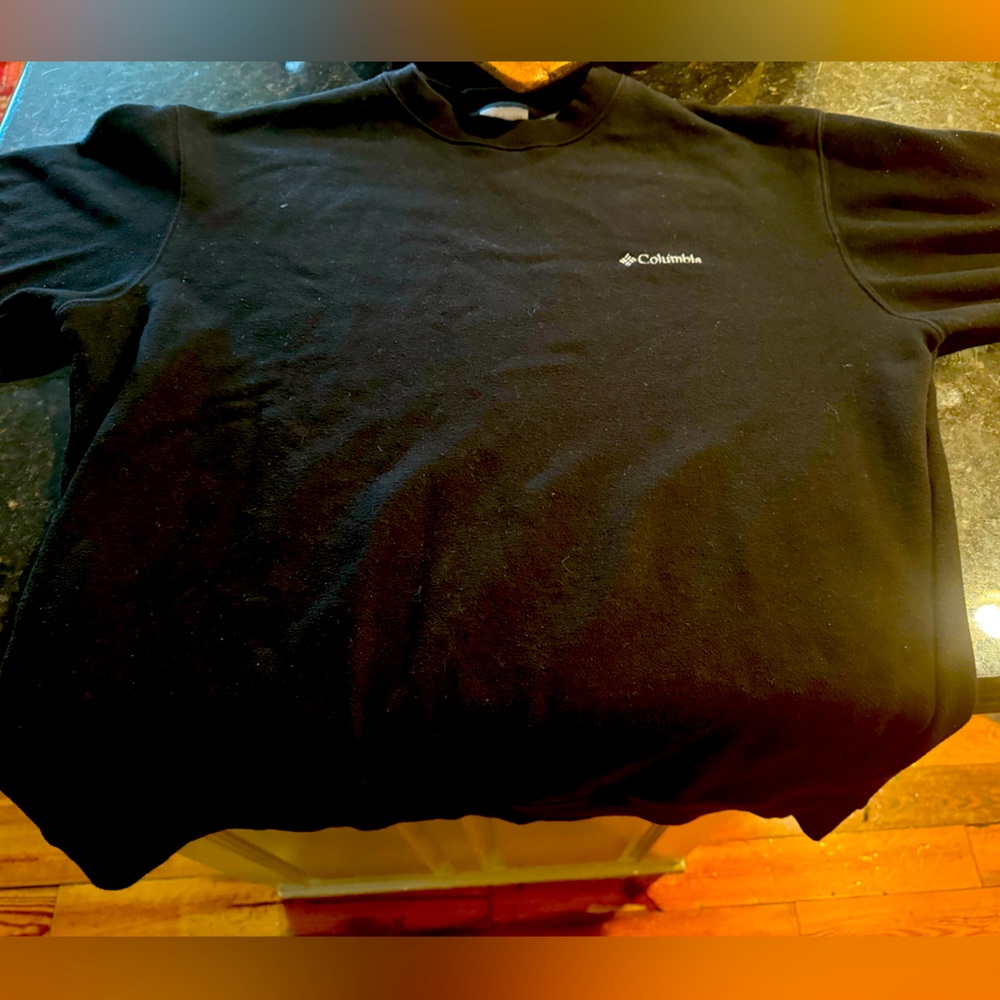 Sweatshirt.. Columbia .. Black and comfy.